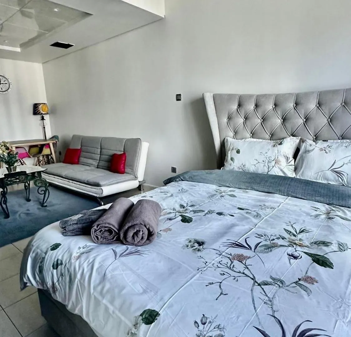 Apartment Luxury Studio With Balcony - Close To Metro & Marina Dubai